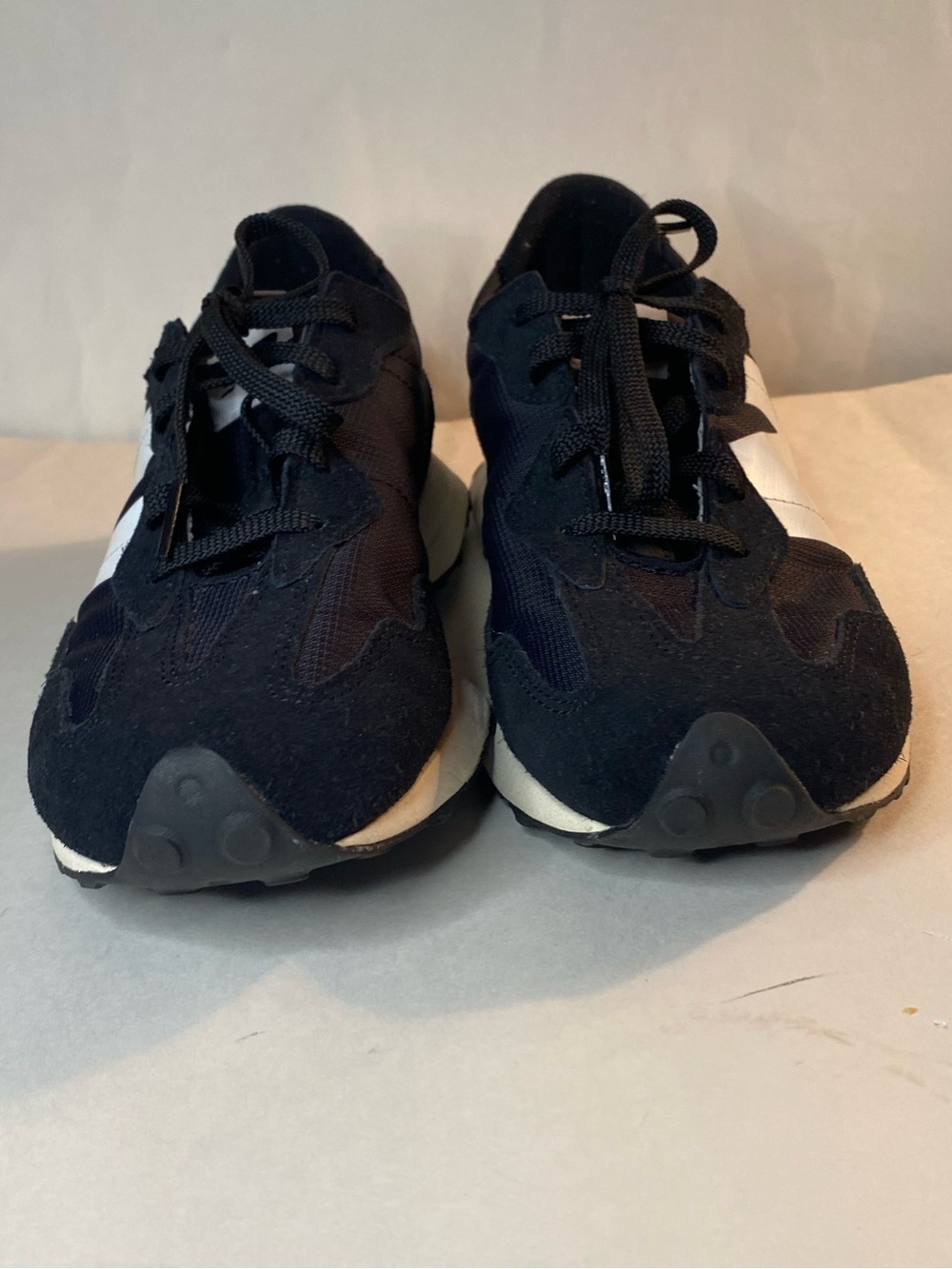New Balance 327 in Black and White - Picture 5 of 6